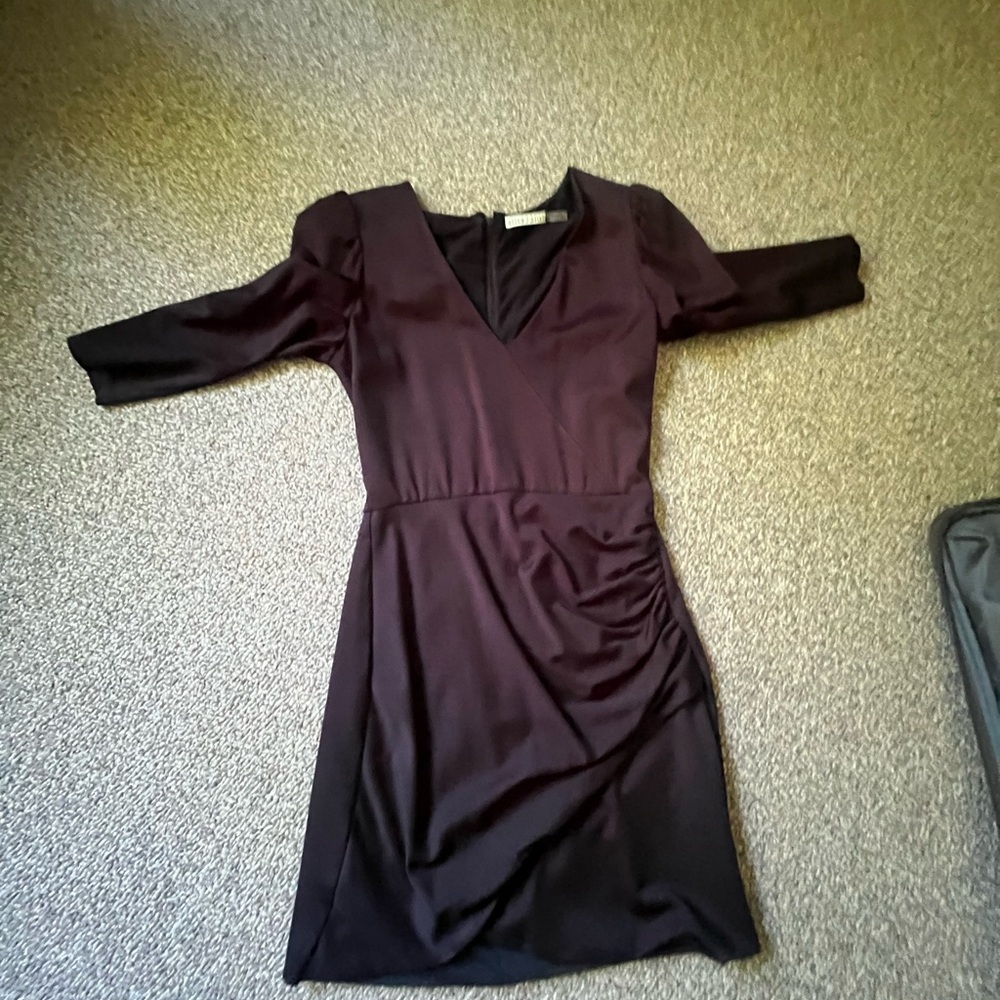 Alice + Olivia Black V-Neck Long Sleeve Sheath Dress